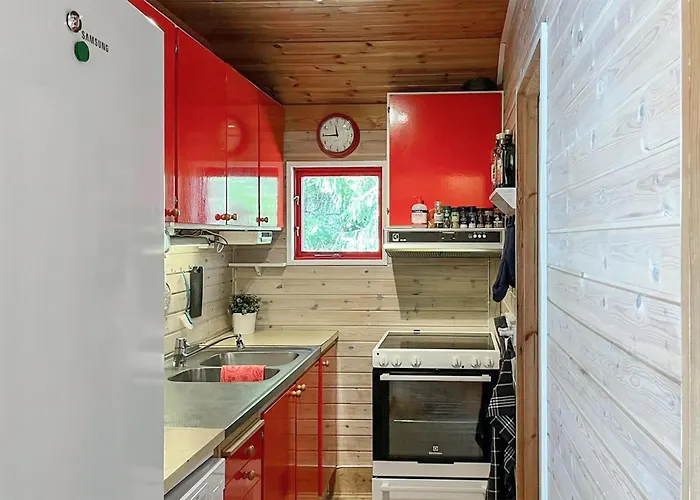 4 Bedroom Cozy Home In Ahus